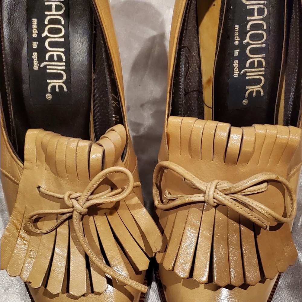 GUC Vintage 1960 Jacqueline made in Spain heel. Taupe 7.5 N